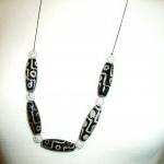  Black / White Agate Quartz..