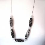  Black / White Agate Quartz..